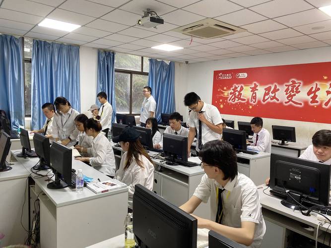 大學計算機專業 vs 培訓機構 同為寫代碼，差距到底在哪？